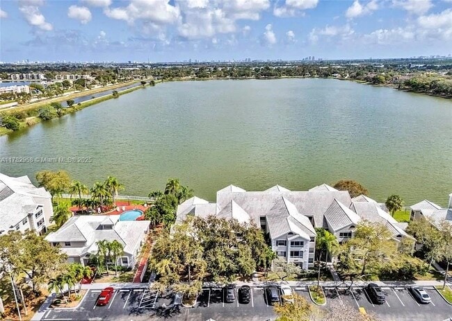 Building Photo - 2880 N Oakland Forest Dr