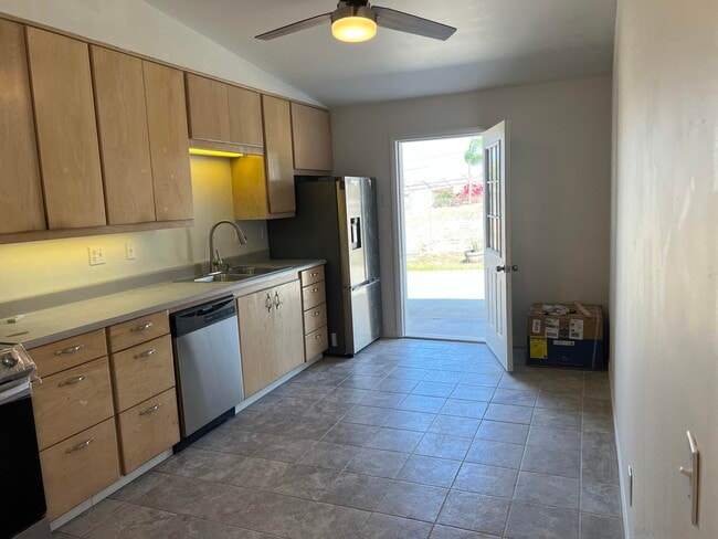 Building Photo - 2453 Ramona Dr