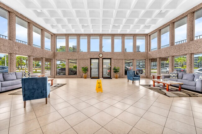 Foto del edificio - 9235 SW 8th St