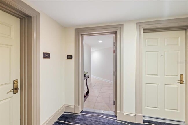 Building Photo - 800 N Tamiami Trl