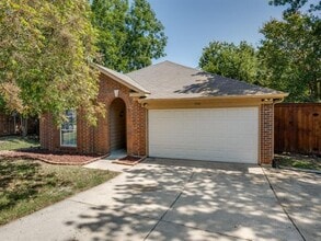 Building Photo - 734 Winding Oak Bend