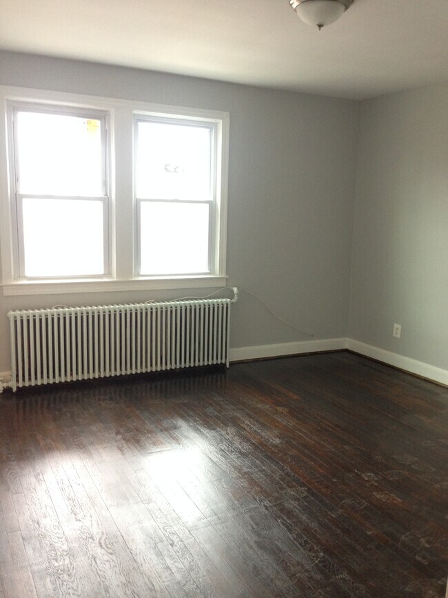 Living room - 330 20th St NE