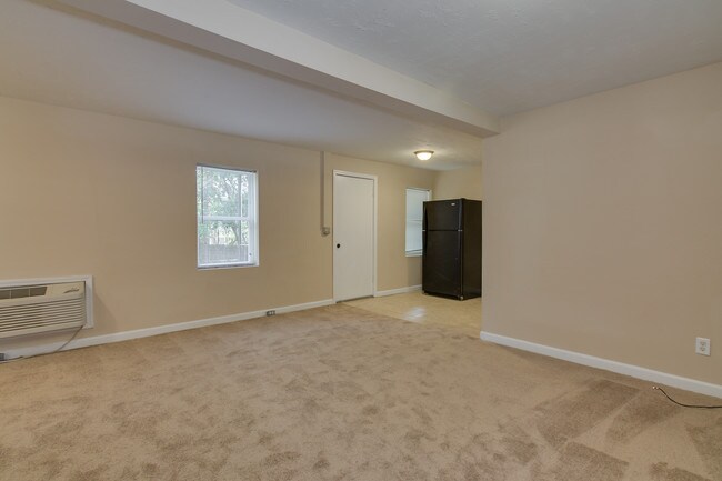 Building Photo - 1648 Wycliffe St