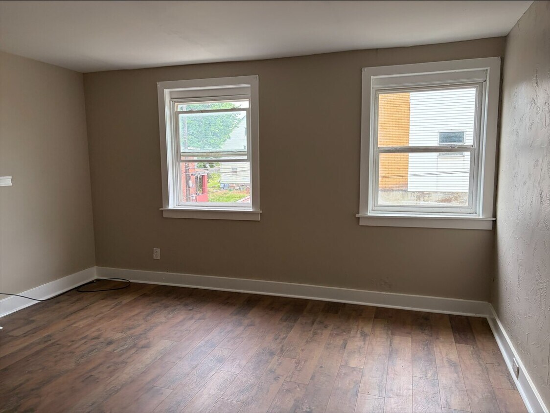 Building Photo - 1325 Brinton Ave