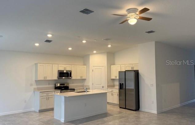 Building Photo - 5781 Gingham Dr