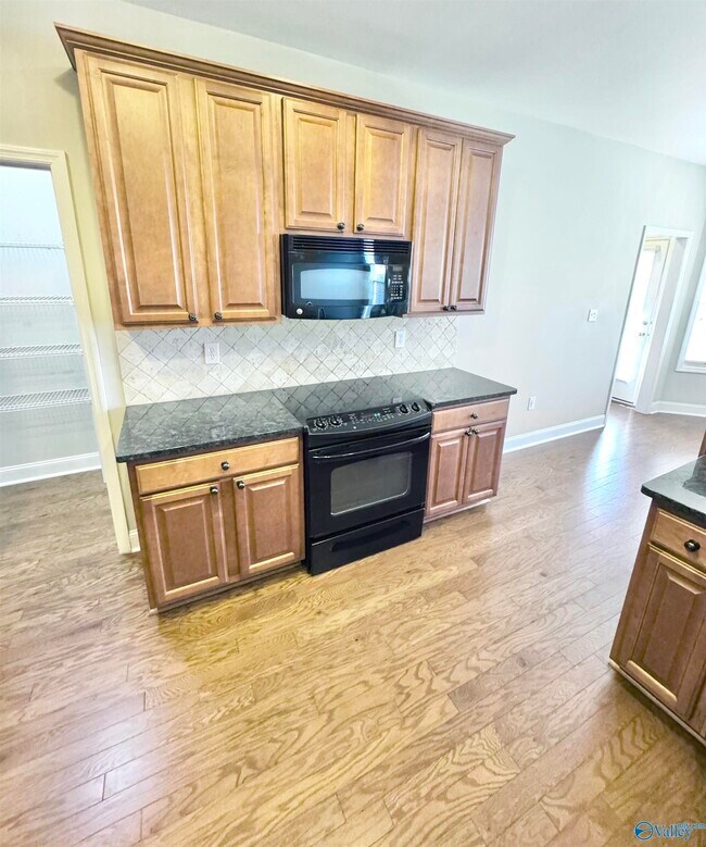 Building Photo - 205 Creekedge Cir NW