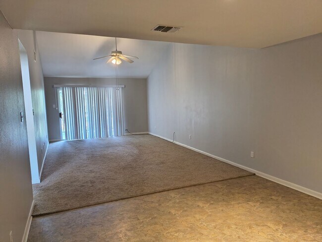 Foto del edificio - 52 Deer Ridge Rd
