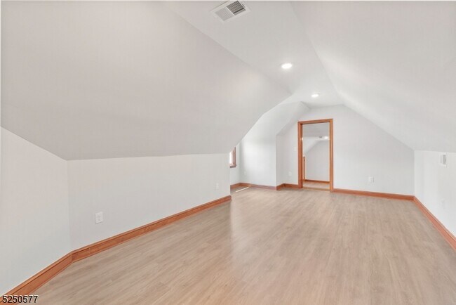 Building Photo - 532 Piaget Ave
