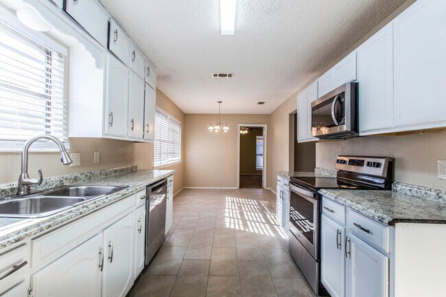 Building Photo - 3700 Village Glen Trail Arlington
