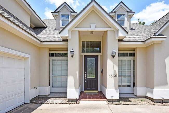 Foto del edificio - 5830 Hornwood Dr