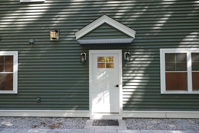 Building Photo - 4 Mill Pond Rd