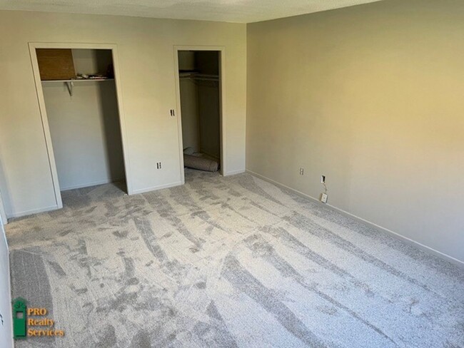 Foto del edificio - Recently Remodeled 2 Bedroom Townhome