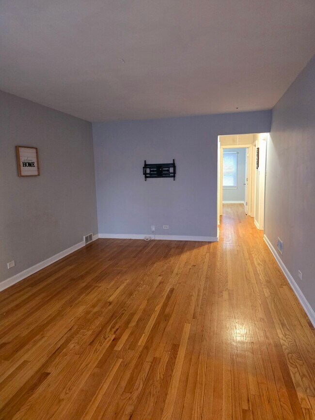 Foto del edificio - 18536 Morris Ave