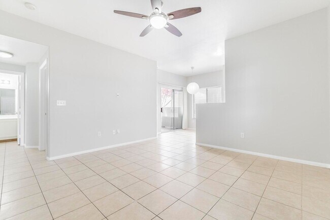 Foto del edificio - Stylish Summerlin Condo in Gated Red Bluffs — Resort Living at Its Best