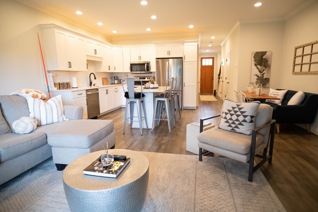 Foto principal - 135 Oldfield Dr