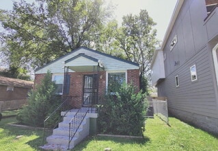 Building Photo - 2417 Scovel St