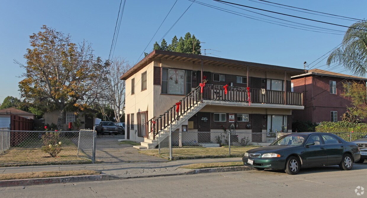 Primary Photo - 2653-2655 Queen St