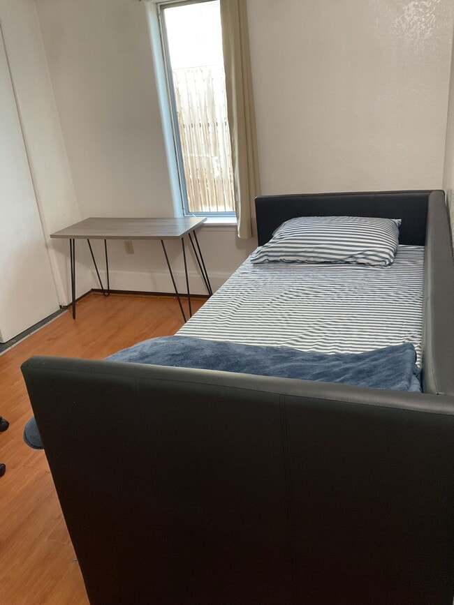 Building Photo - 1405 Caroline