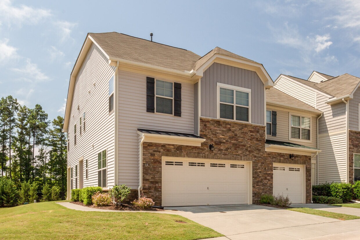 Primary Photo - Fantastic, 3 bedroom end unit townhome wit...
