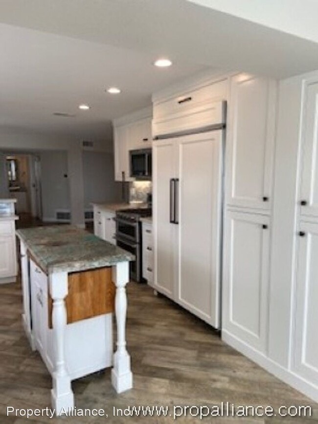 Building Photo - 2092 Sea Village Cir
