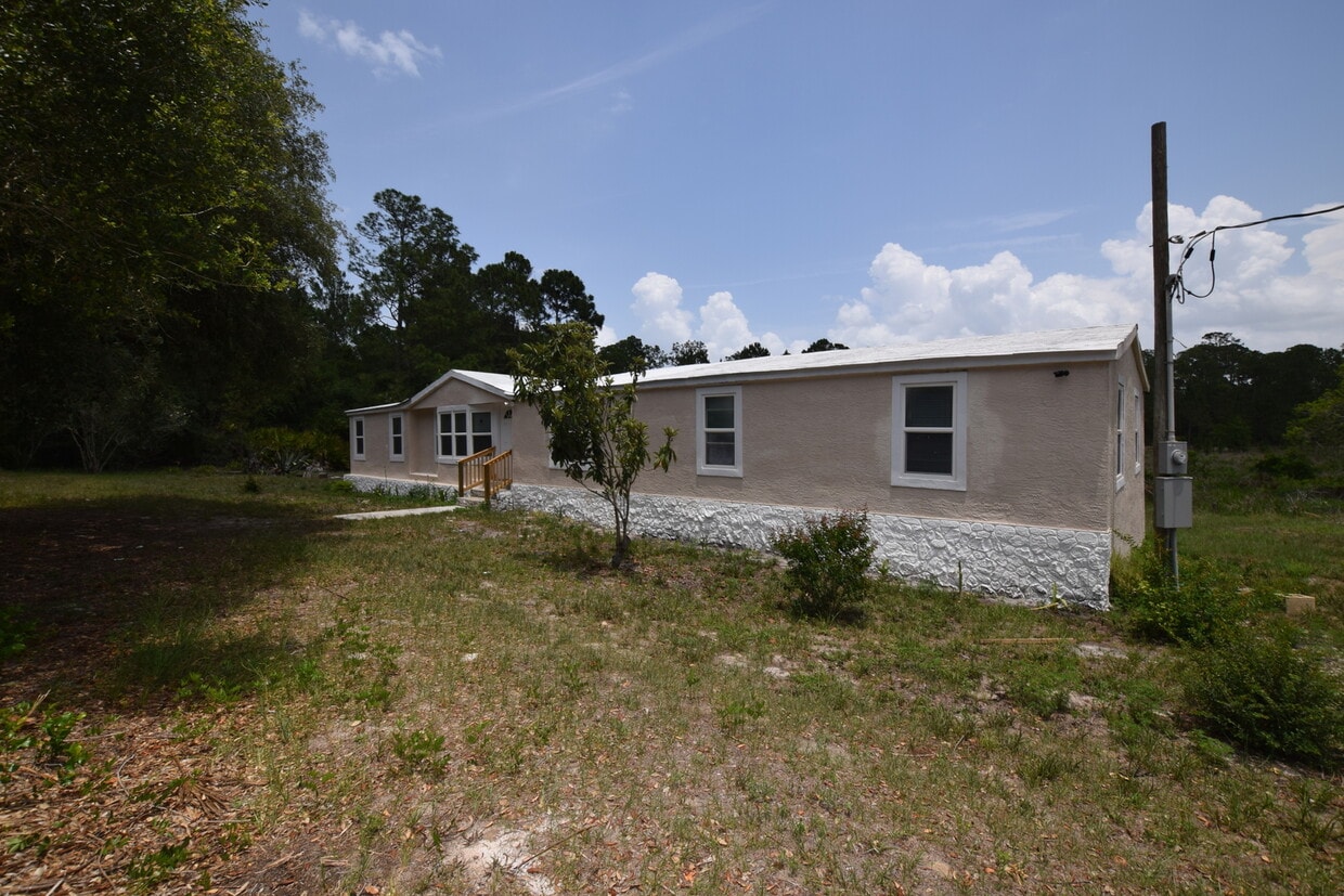Primary Photo - 4 bedroom 2 bath home for rent at 40404 Ho...