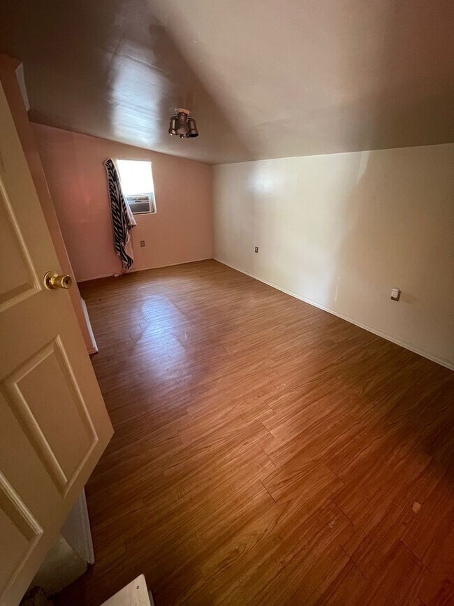 Foto del edificio - 3 bedroom, 1 bath