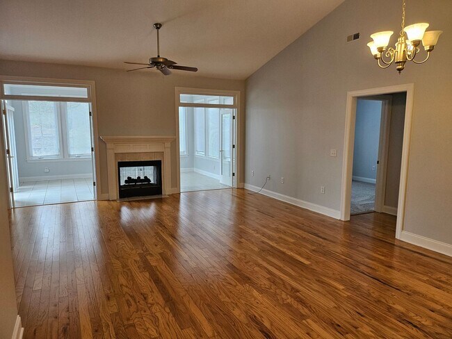 Foto del edificio - Southport - 3bedroom, 2 bath Townhouse