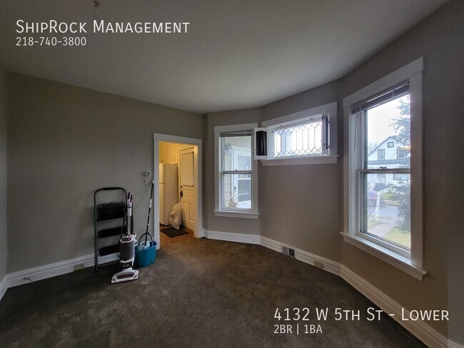 Foto del edificio - 4132 W 5th St