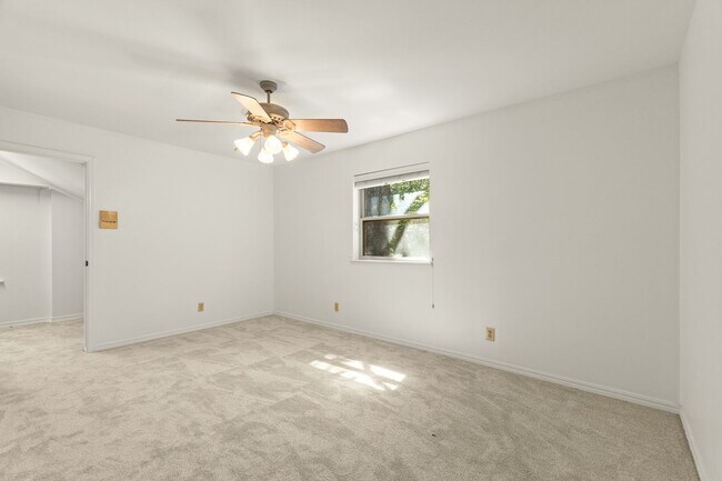 Building Photo - 2825 Inwood Ln