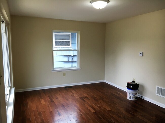 Foto del edificio - **BEAUTIFULLY REMODELED 2-BEDROOM HOME W/ 2-CAR GARAGE!!**