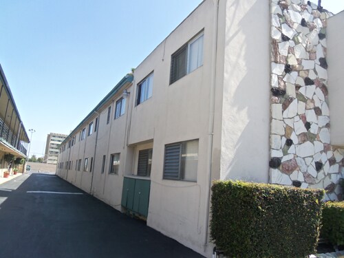 Building Photo - 9553 Flower St