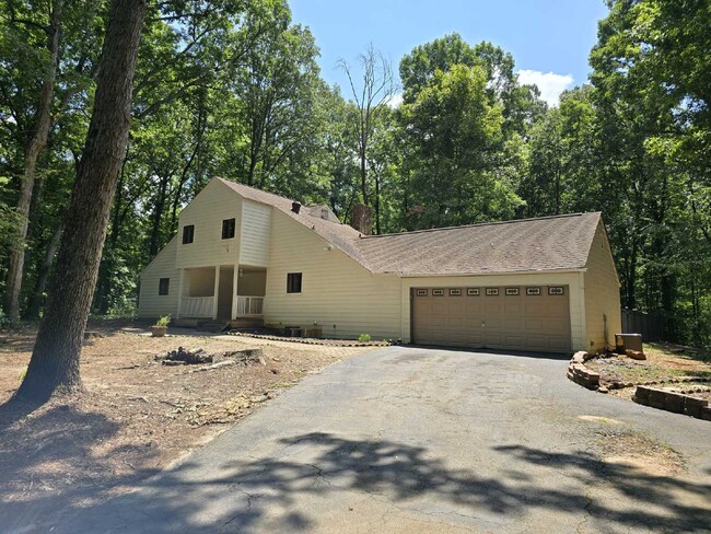 Building Photo - 1267 Mt Carmel Rd