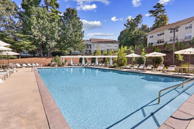 Resort-Style Swimming Pool with sun shelf - Caveness Farms