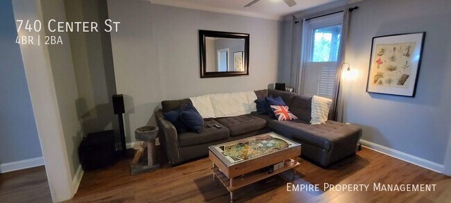 Foto del edificio - 4 Bedroom / 1.5 Bathroom Home in Bethlehem!