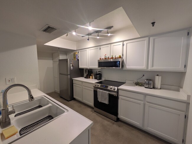 kitchen - 100 E Fillmore St