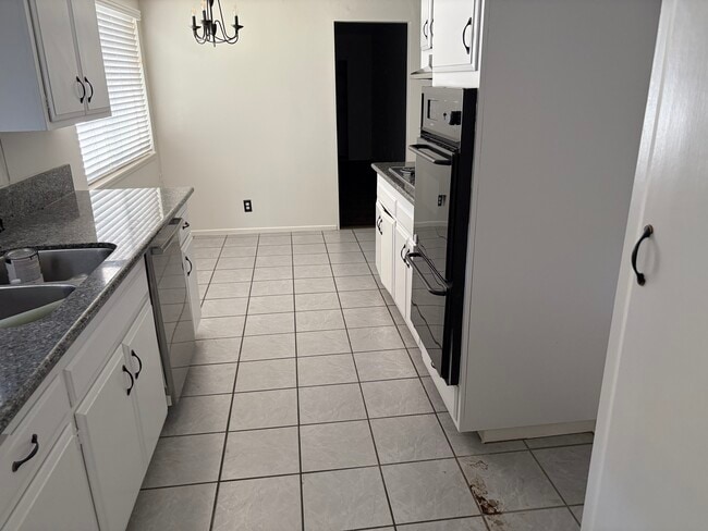 Building Photo - 359 Sylvan Dr