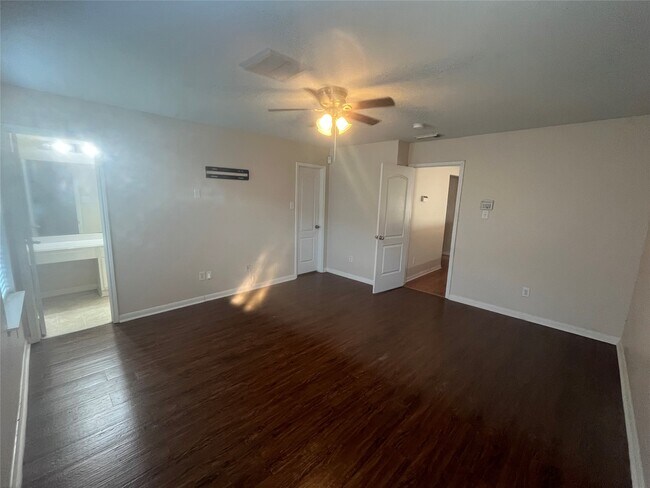 Foto del edificio - 3006 Founders Ct