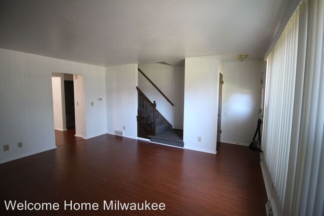 Foto del edificio - 10721-10723 W Wren Ave