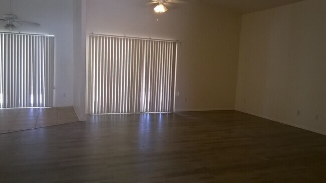 Building Photo - 15131 Avenida Monteflora
