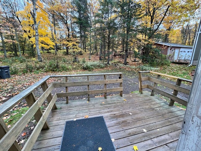 Building Photo - AVAILABLE May - 2 Bed 1 Bath Wooded Back Yard
