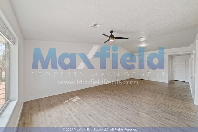 Building Photo - Upstairs Unit -3BD 2BA Unit Near Costco and High School