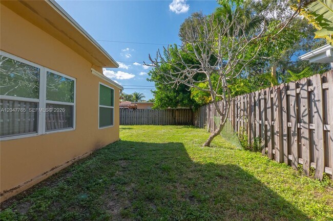 Foto del edificio - 2621 SW 12th Terrace