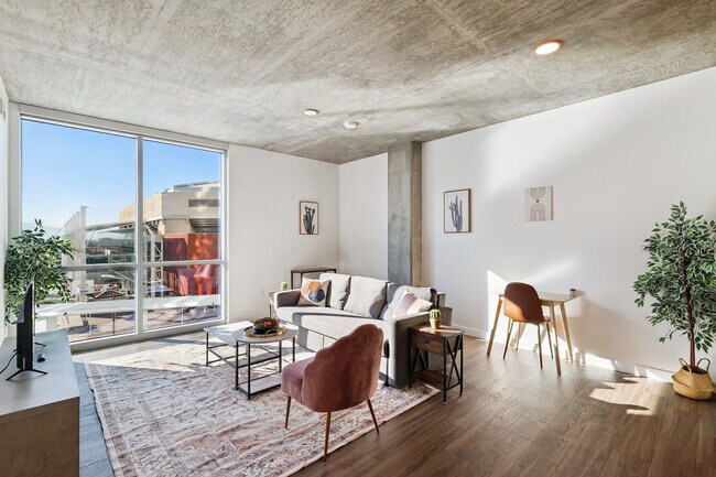 Foto del edificio - 222 E Jefferson St