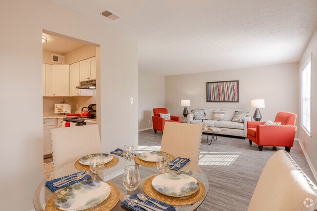2BR, 1BA - 805 SF - Dining Room - Courtyard Apartments