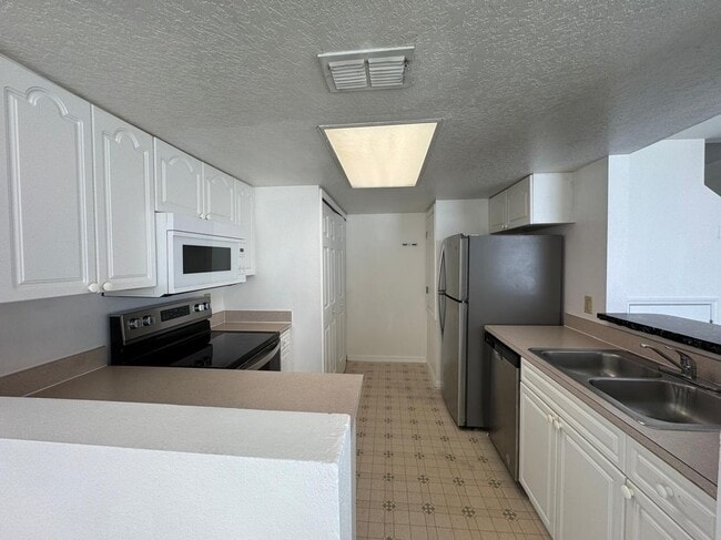 Building Photo - 307 Coconut Palm Way