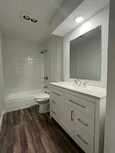 Building Photo - 6862 S Creek Dr