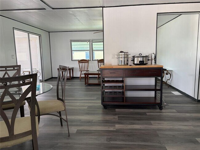 Foto del edificio - 5221 Beechmont Ave