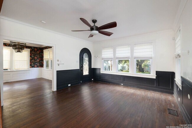 Foto del edificio - 418 W Rosewood Ave