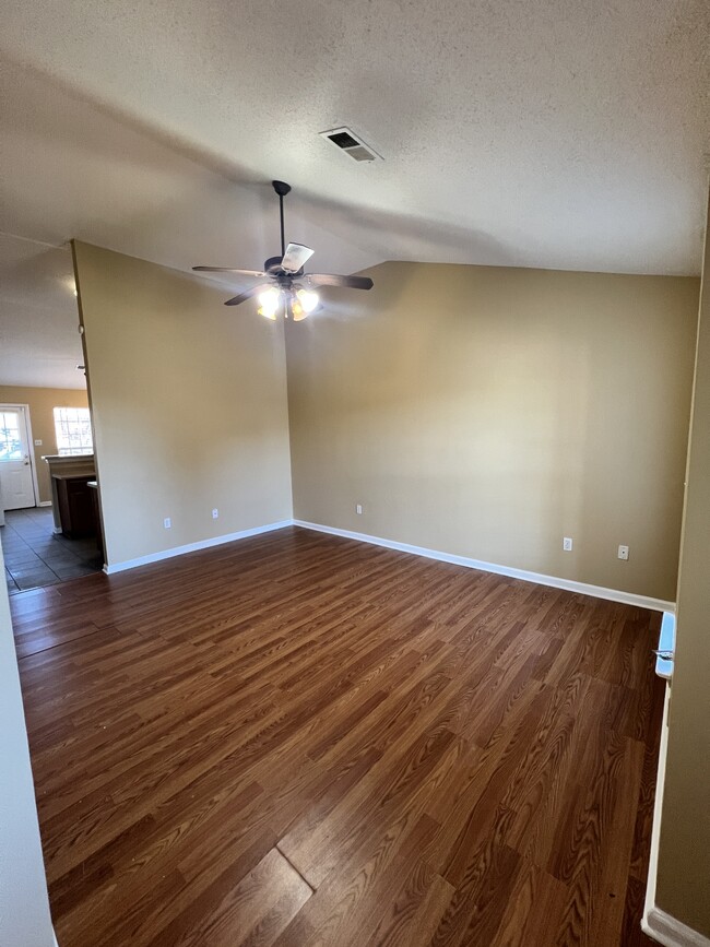 Foto del edificio - 5367 Kalian Cove