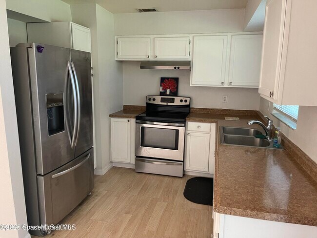 Foto del edificio - 1016 Martin Dr